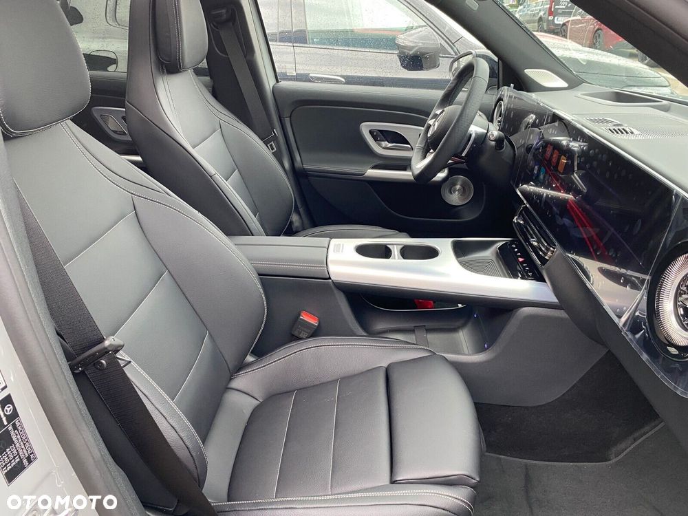 Mercedes-Benz GLB - 26