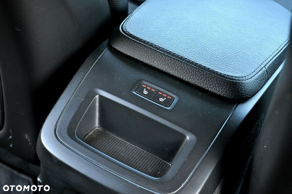 Volvo V90 D3 Momentum Pro - 24