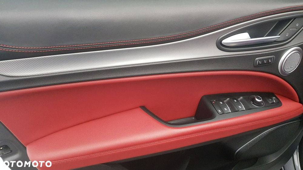 Alfa Romeo Stelvio - 19