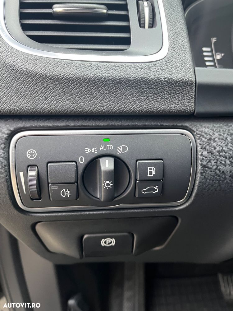 Volvo V60 D4 Momentum - 19