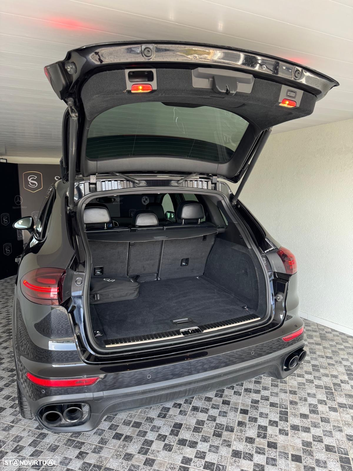 Porsche Cayenne - 16