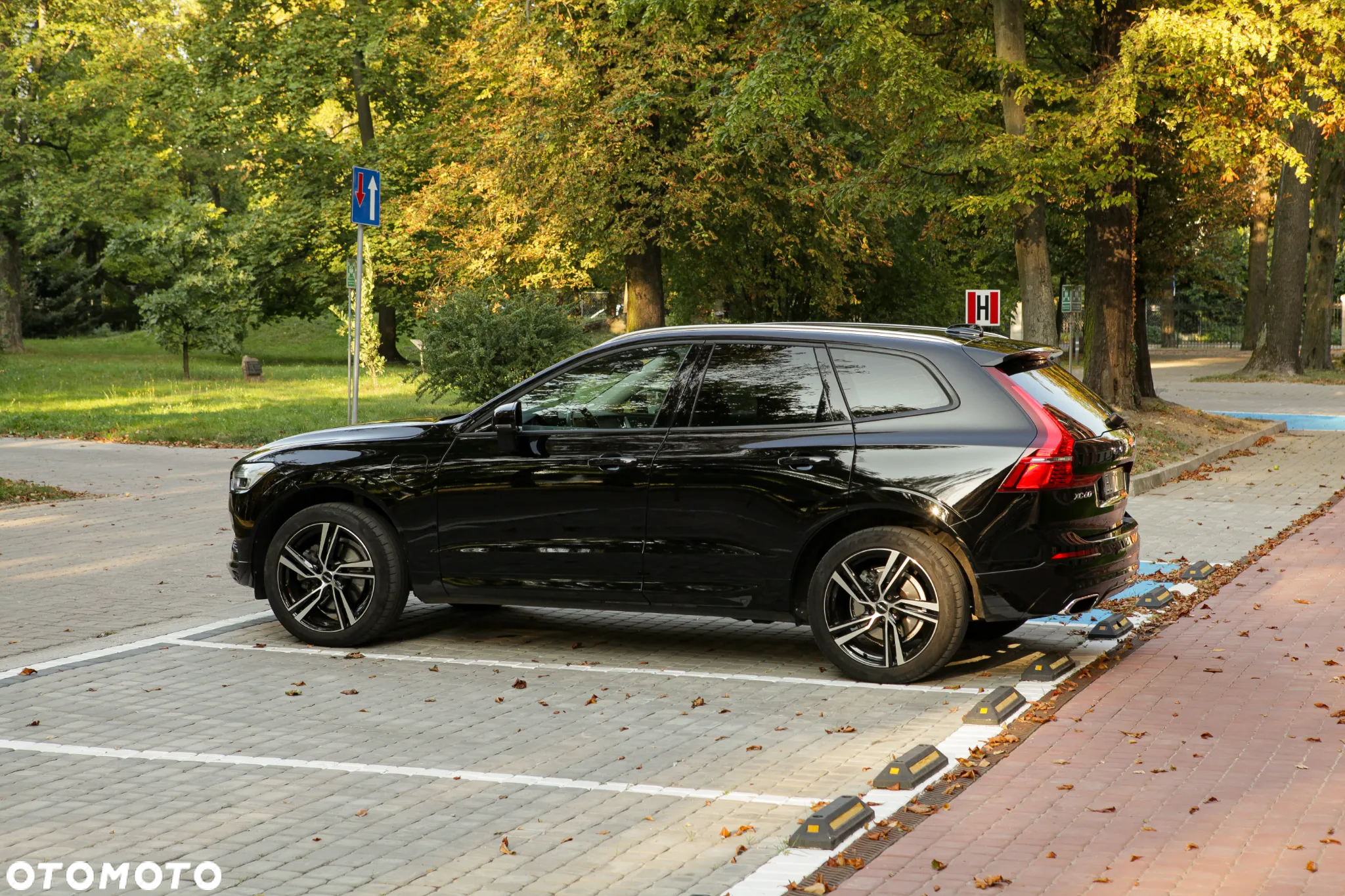 Volvo XC 60 T8 AWD Plug-In Hybrid Momentum Pro - 4