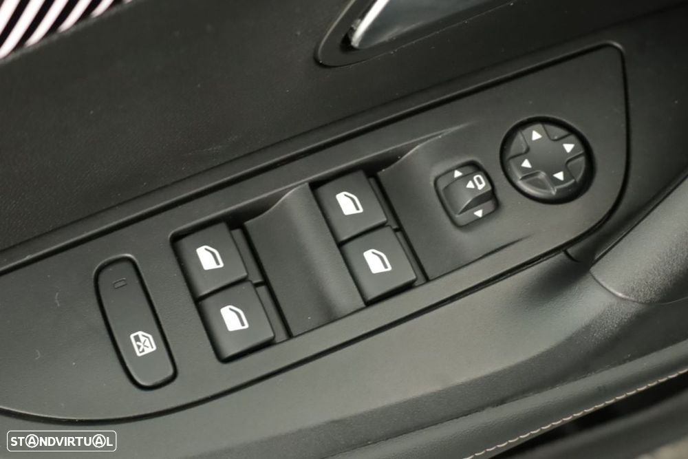 Peugeot 2008 1.2 PureTech Allure - 21