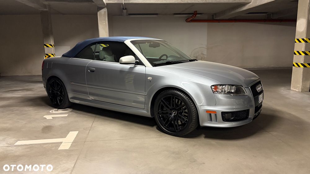 Audi RS4 Cabrio Standard - 2