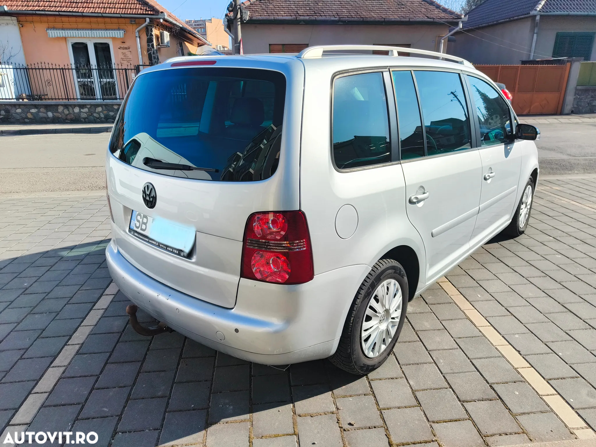 Volkswagen Touran - 4