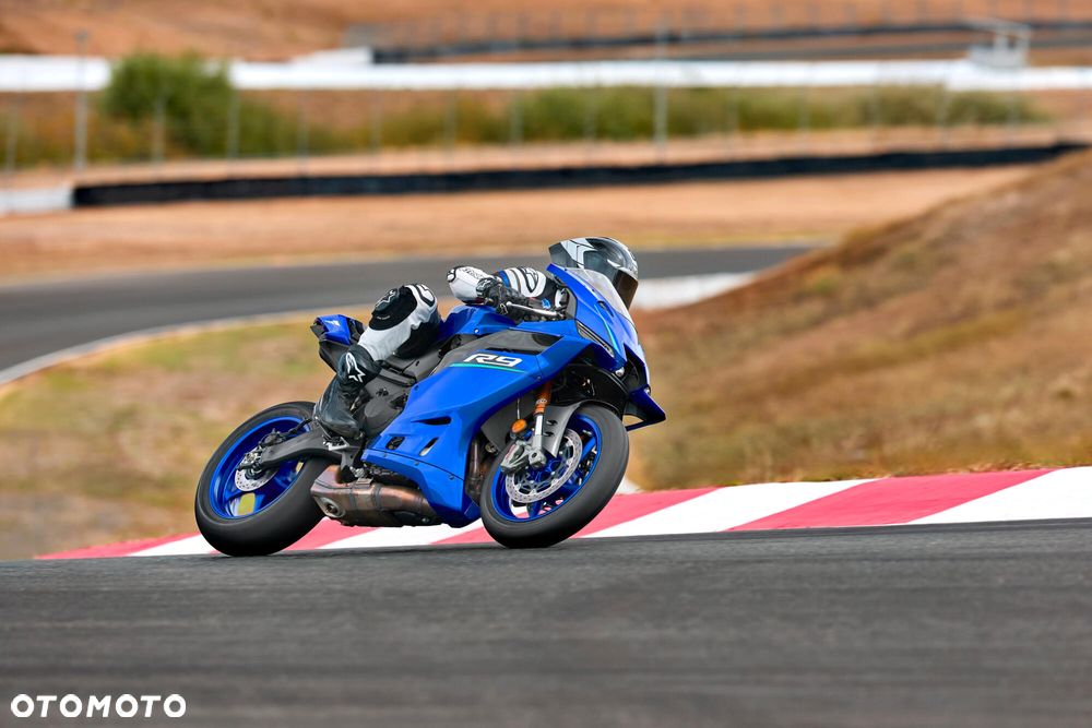 Yamaha R9 - 12