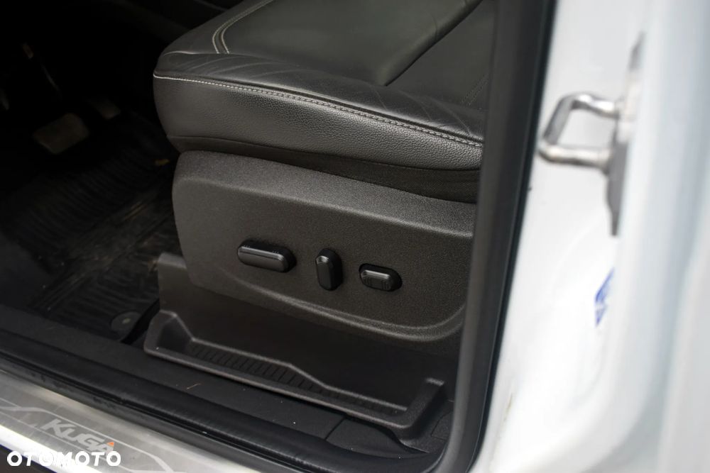Ford Kuga 1.5 EcoBoost 4x4 Titanium - 39