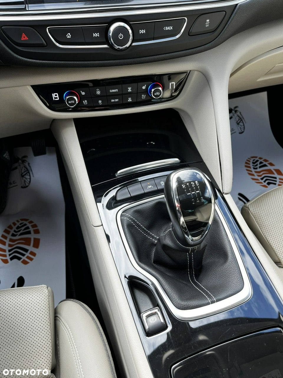 Opel Insignia - 27