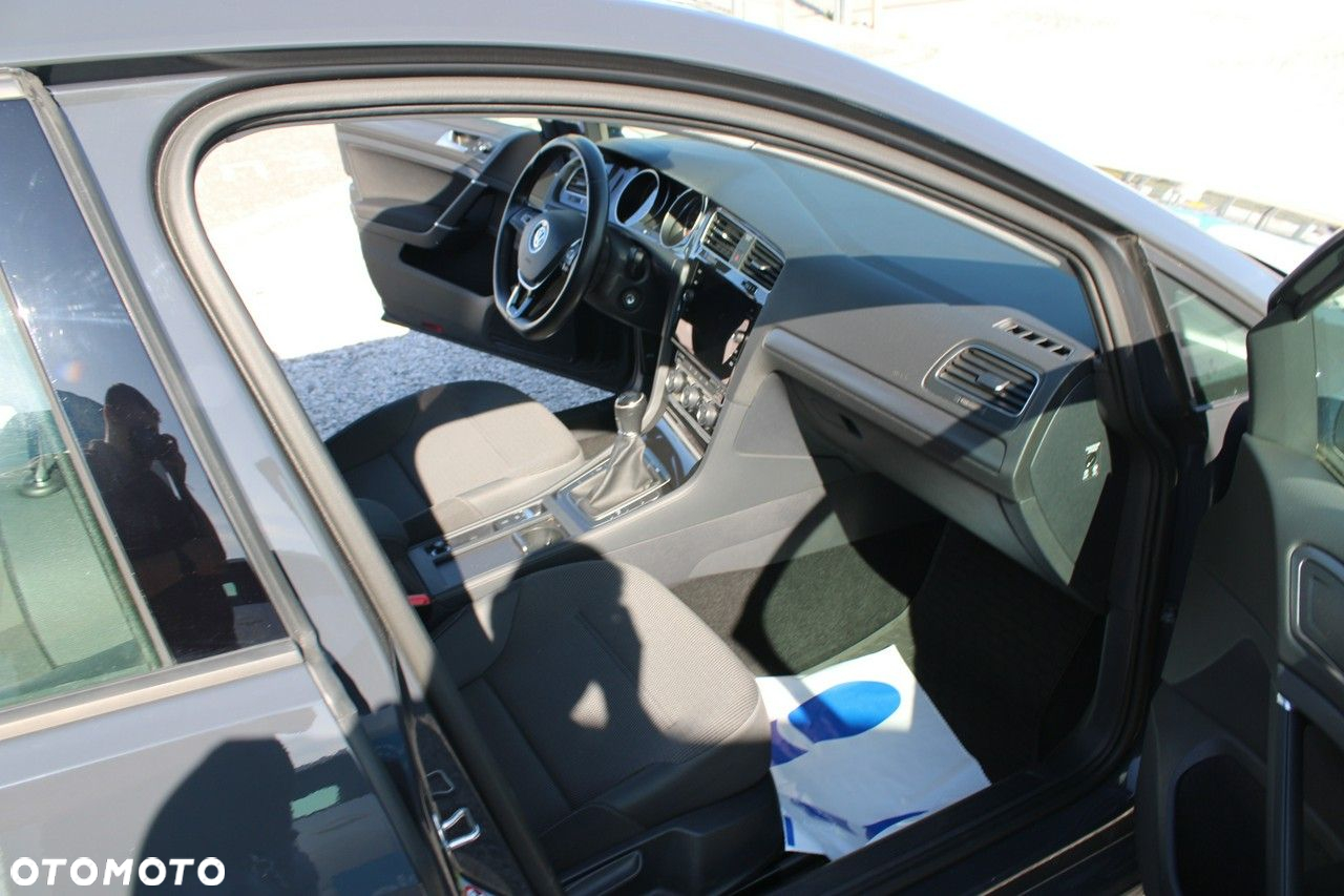 Volkswagen Golf - 31