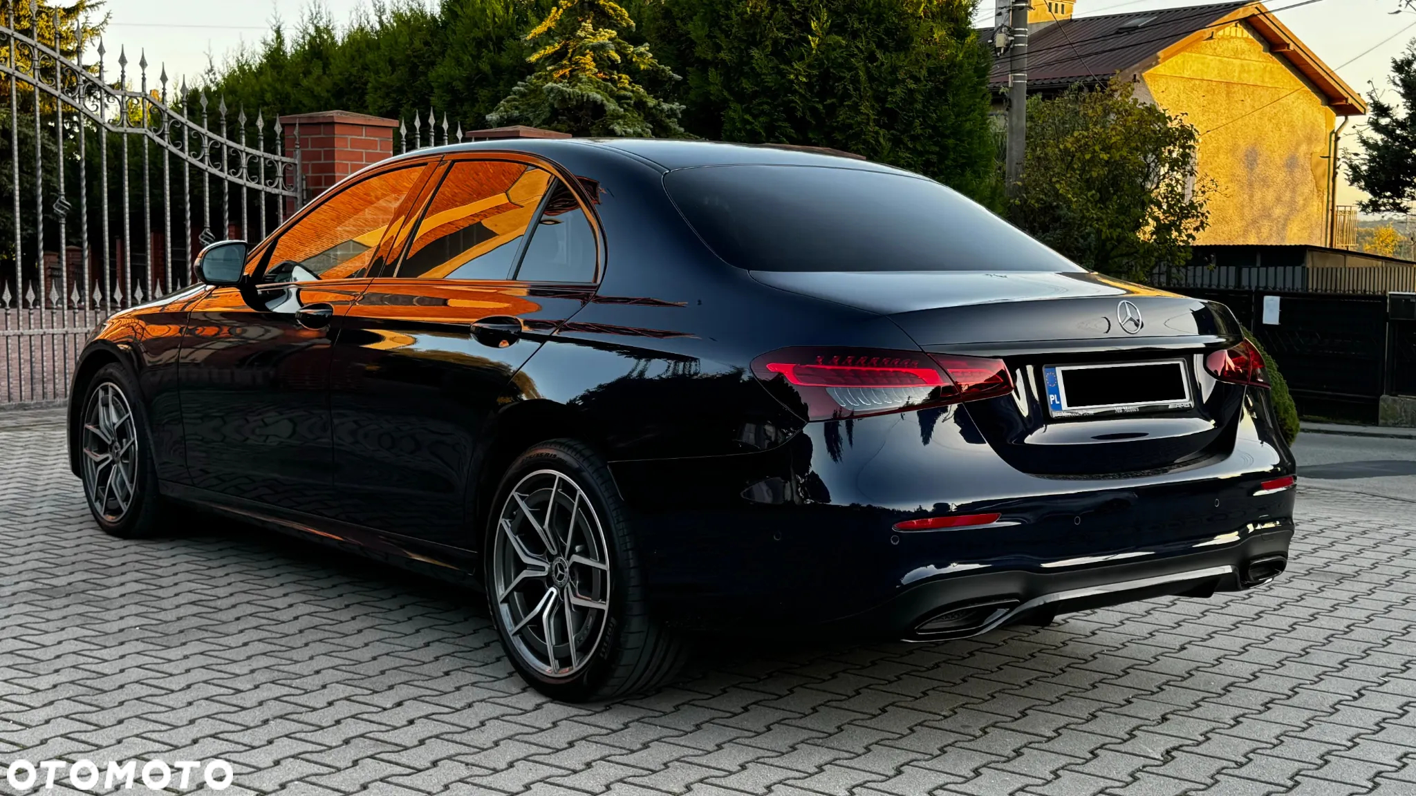 Mercedes-Benz Klasa E 220 d 4-Matic AMG - 2