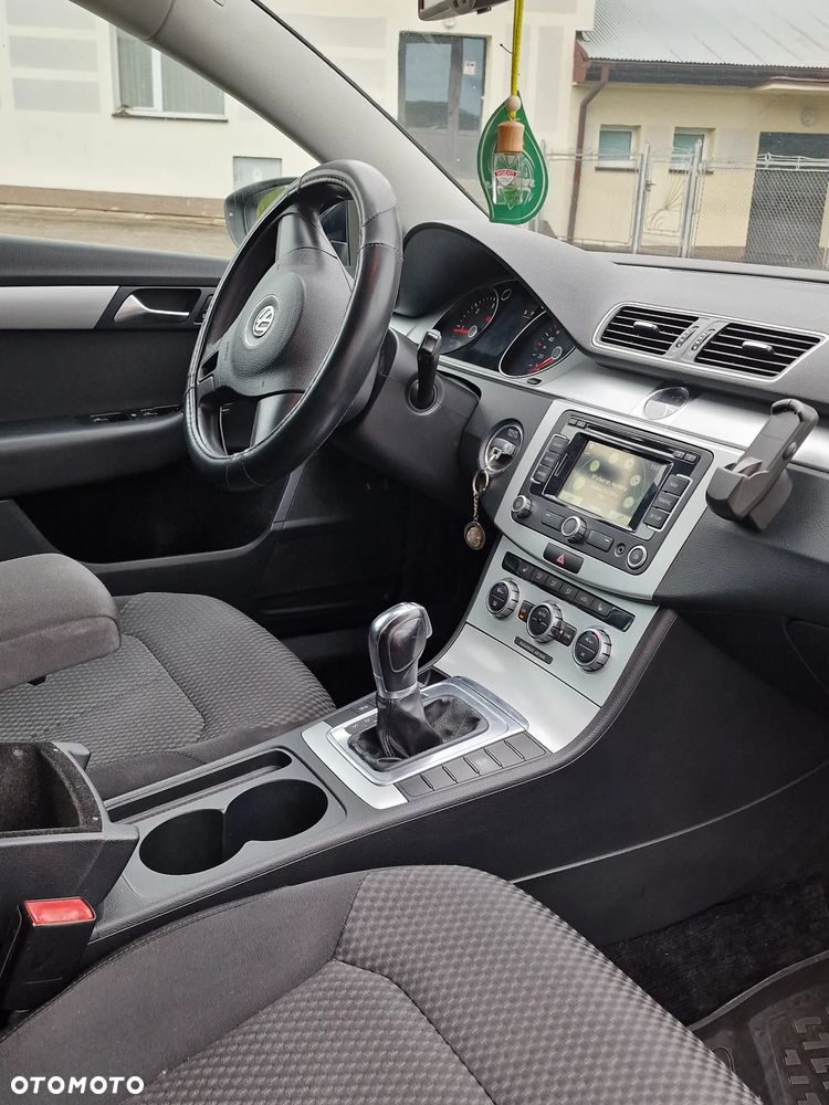 Volkswagen Passat - 11