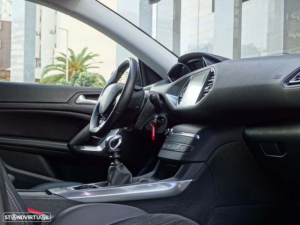 Peugeot 308 SW 1.5 BlueHDi Allure - 29