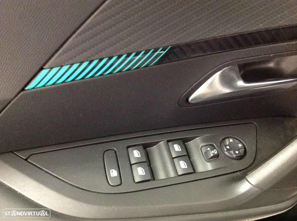 Peugeot 2008 1.2 PureTech Allure EAT8 - 15