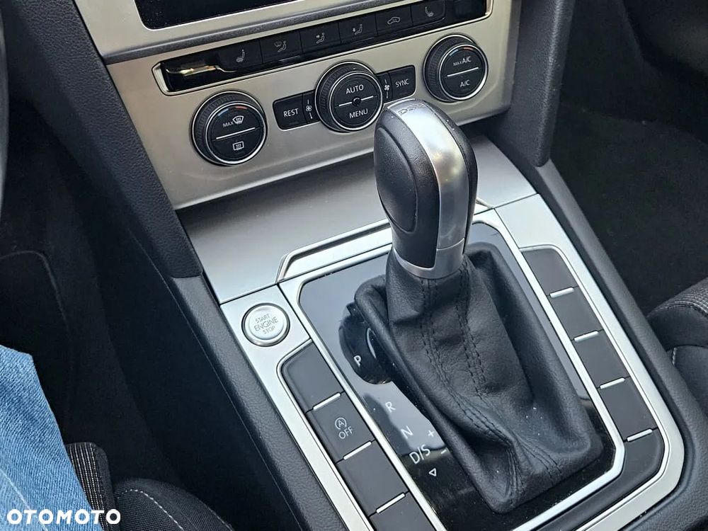 Volkswagen Passat - 16
