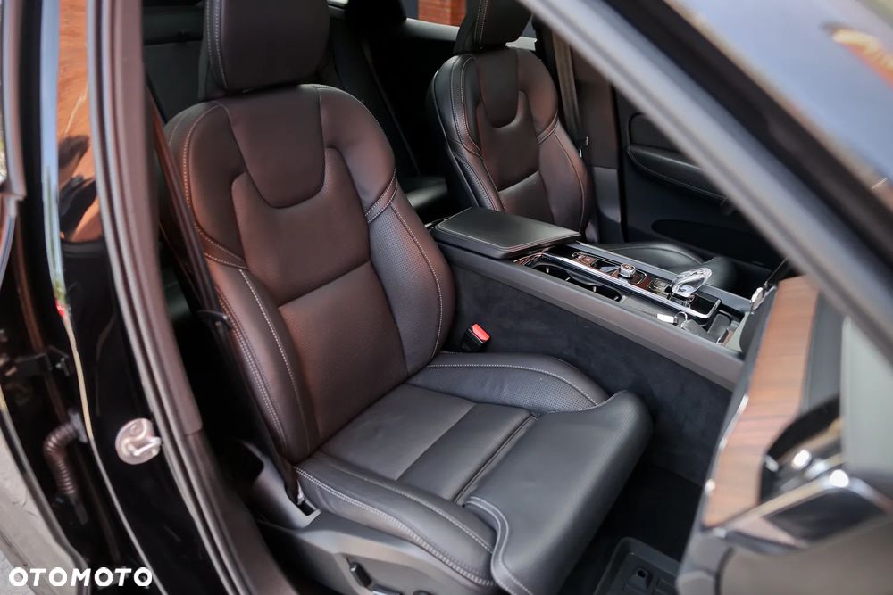 Volvo XC 60 B5 D AWD Ultimate Dark - 27