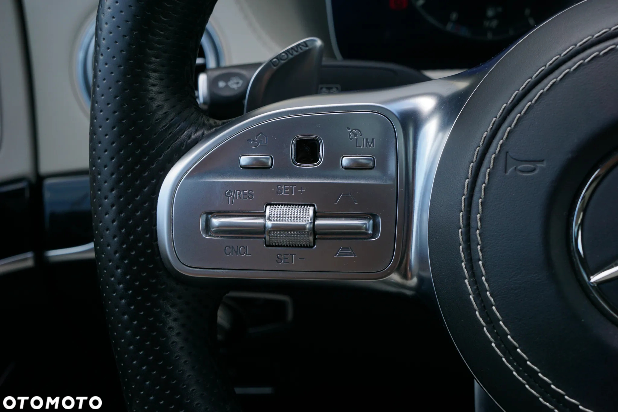 Mercedes-Benz Klasa S 560 4-Matic L 9G-TRONIC - 22