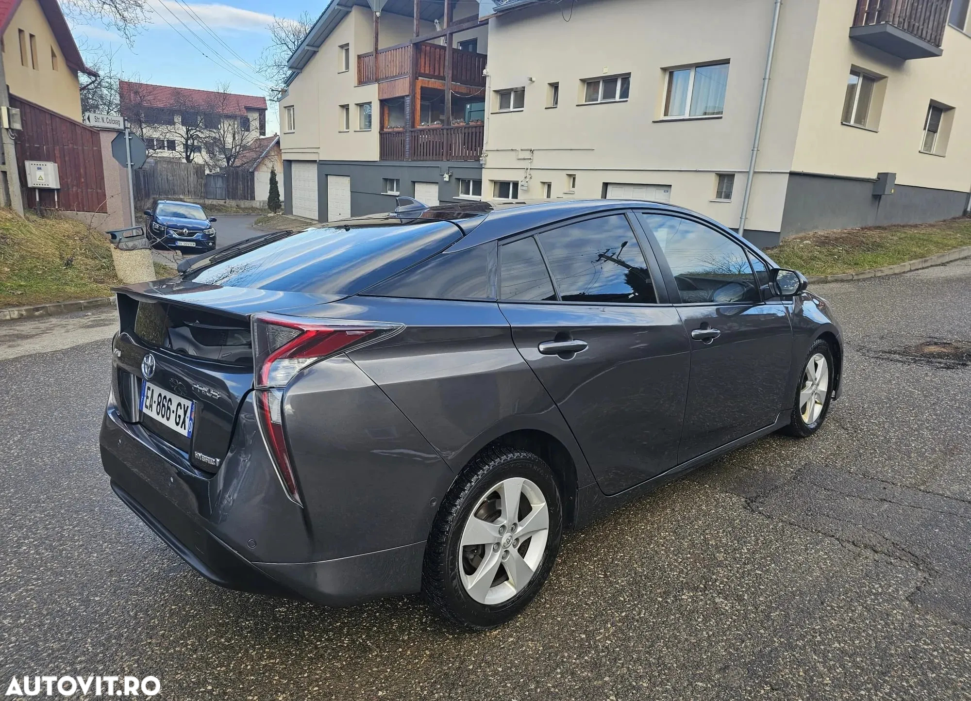 Toyota Prius (Hybrid) Executive - 19