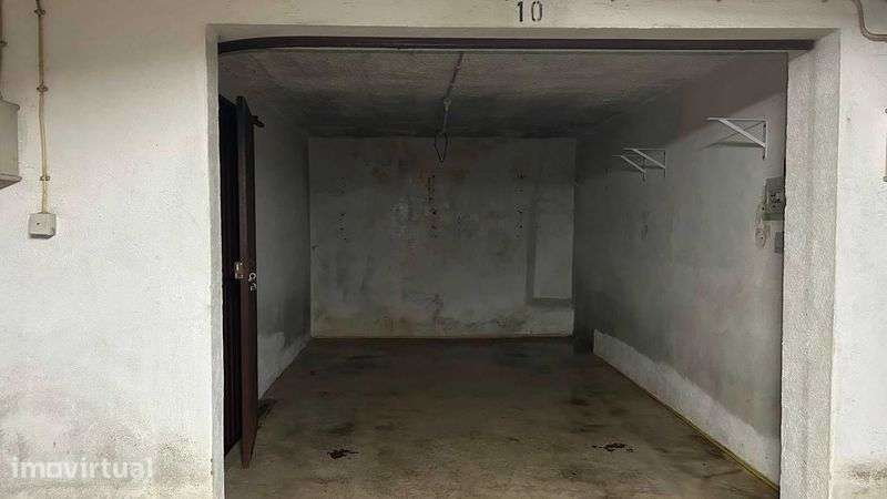 Garagem Fechada _ Praça da Galiza - Grande imagem: 4/6