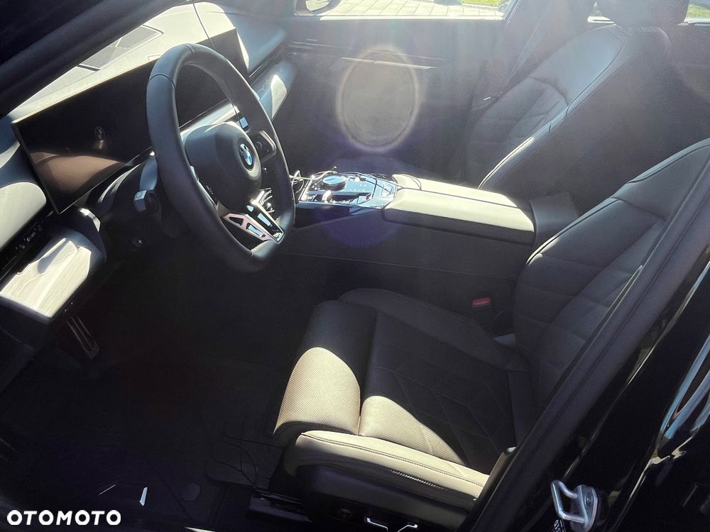 BMW Seria 5 520d xDrive mHEV M Sport - 11