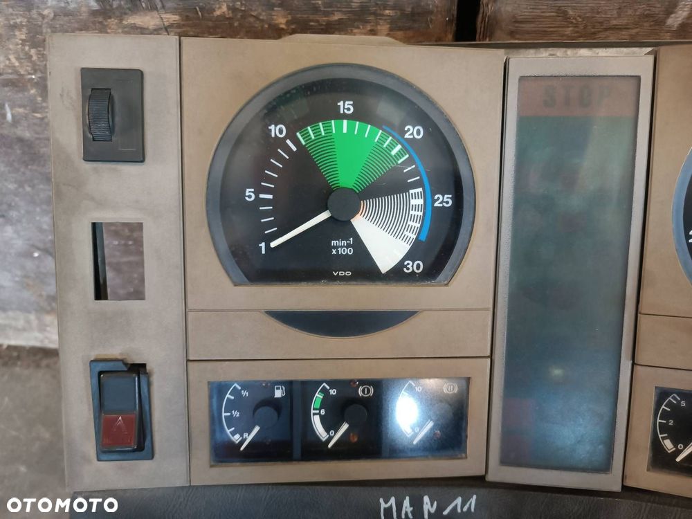 LICZNIK ZEGARY TACHOGRAF F2000 1318.27 JAHR M94 - 6