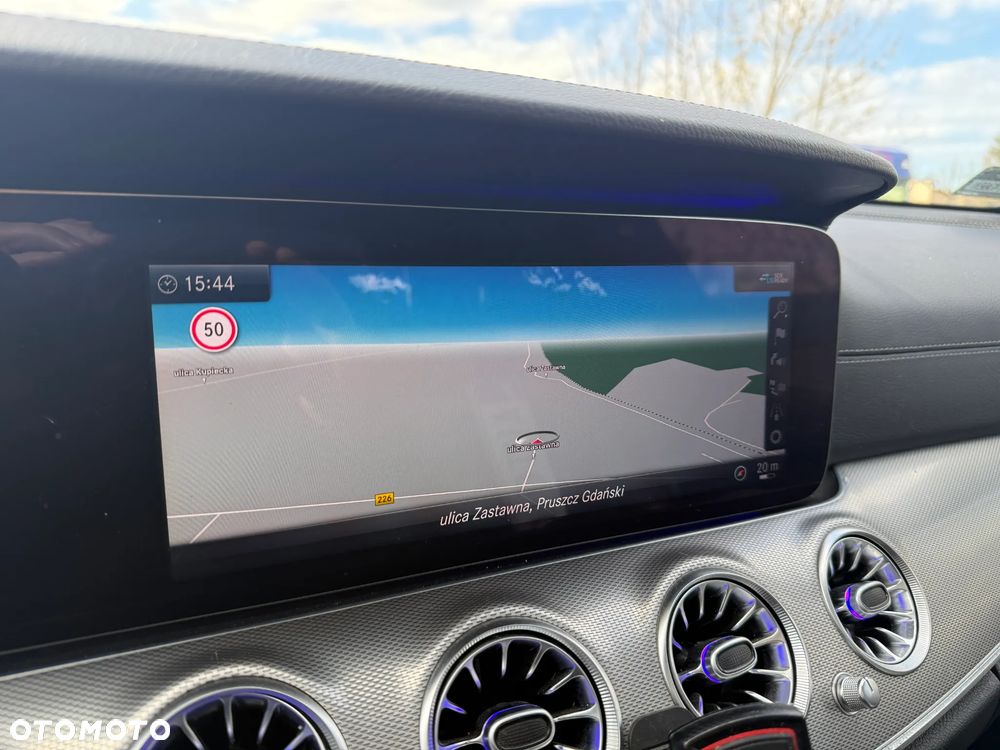 Mercedes-Benz Klasa E 220 d 4-Matic 9G-TRONIC - 22