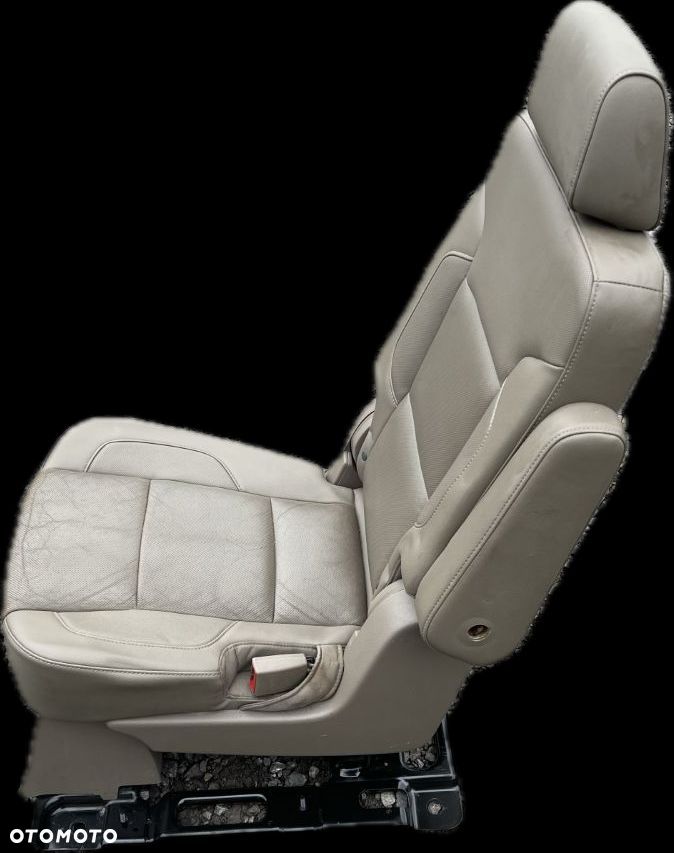 P9 GMC YUKON XL IV 2015 - FOTEL DRUGI II RZĄD TYŁ TYLNY PRAWY L0262153 - 2