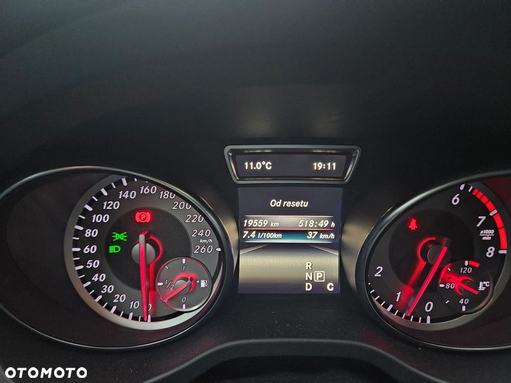 Mercedes-Benz CLA 200 7G-DCT Urban - 18