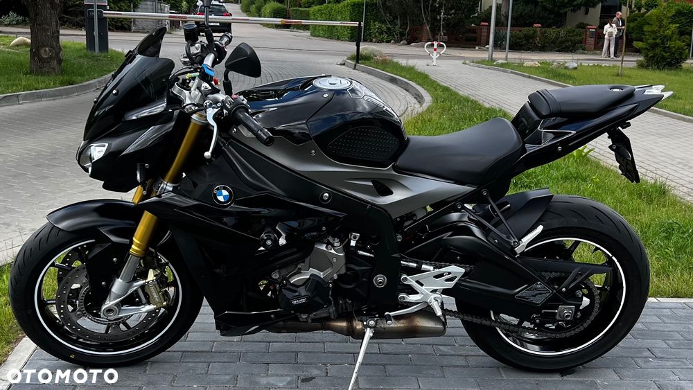 BMW S - 1