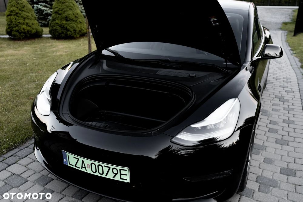 Tesla Model 3 - 35