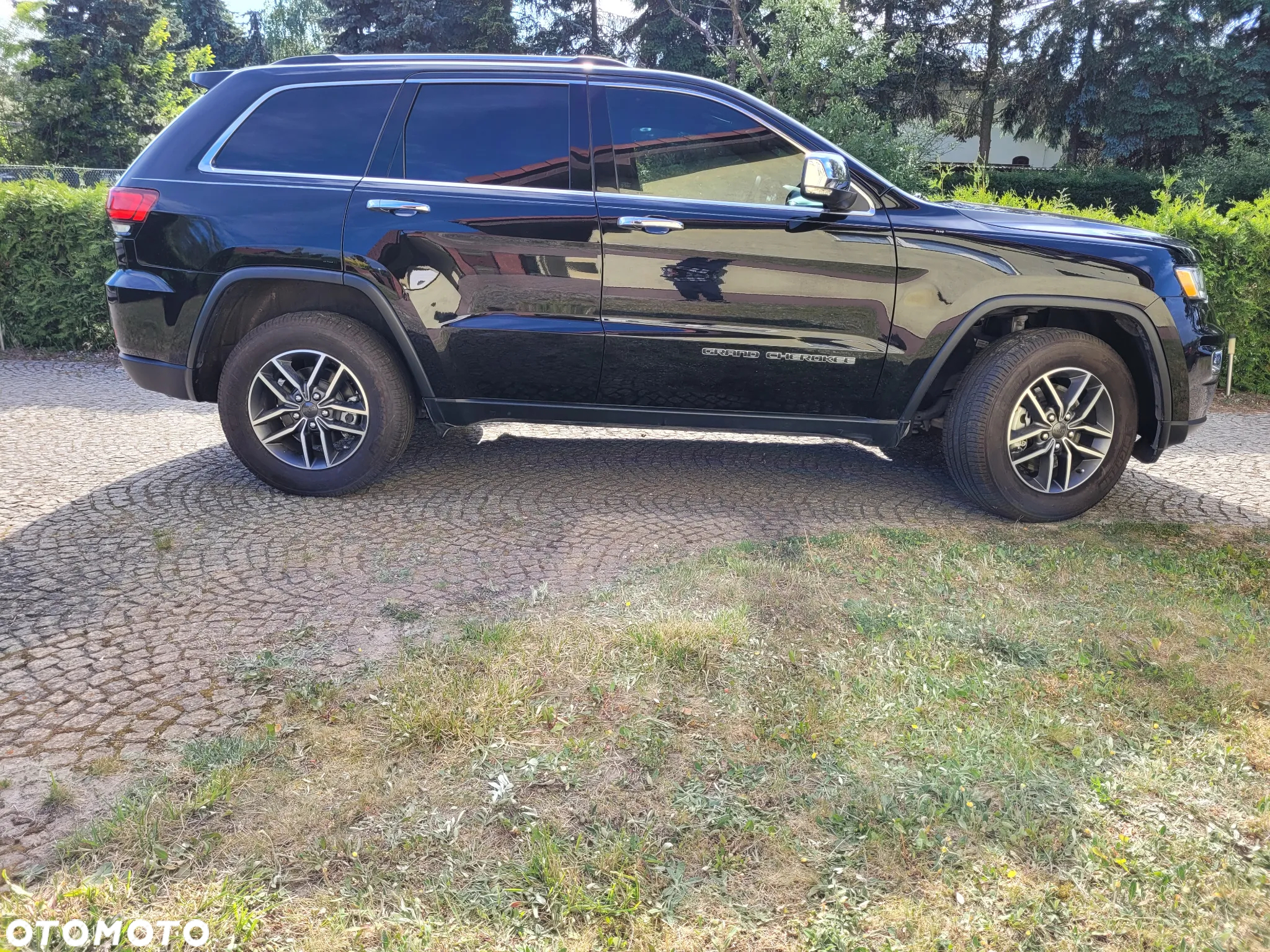 Jeep Grand Cherokee - 12