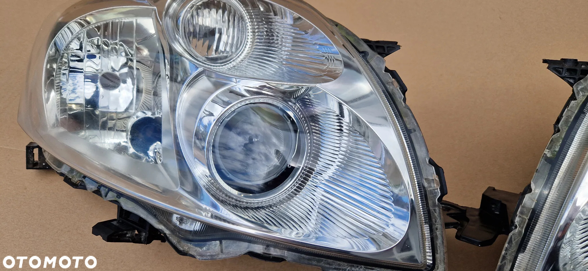 TOYOTA AURIS I LAMPA PRAWA LEWA EUROPA - 5