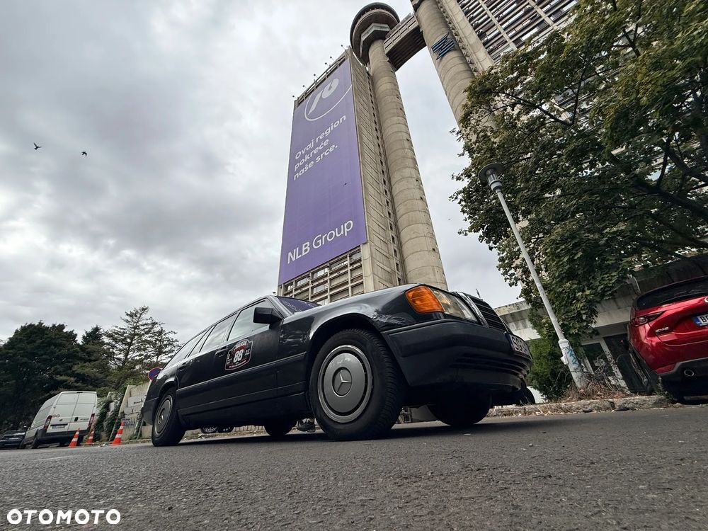 Mercedes-Benz W124 1988 photo 4