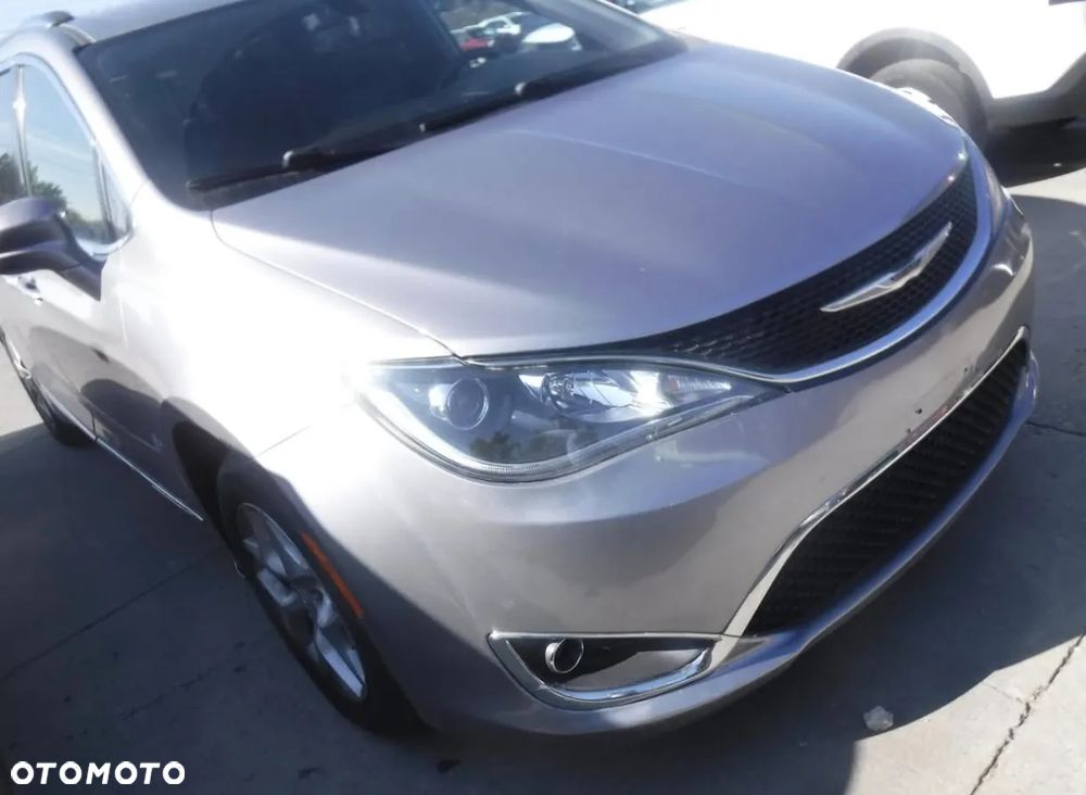 Chrysler Pacifica - 19