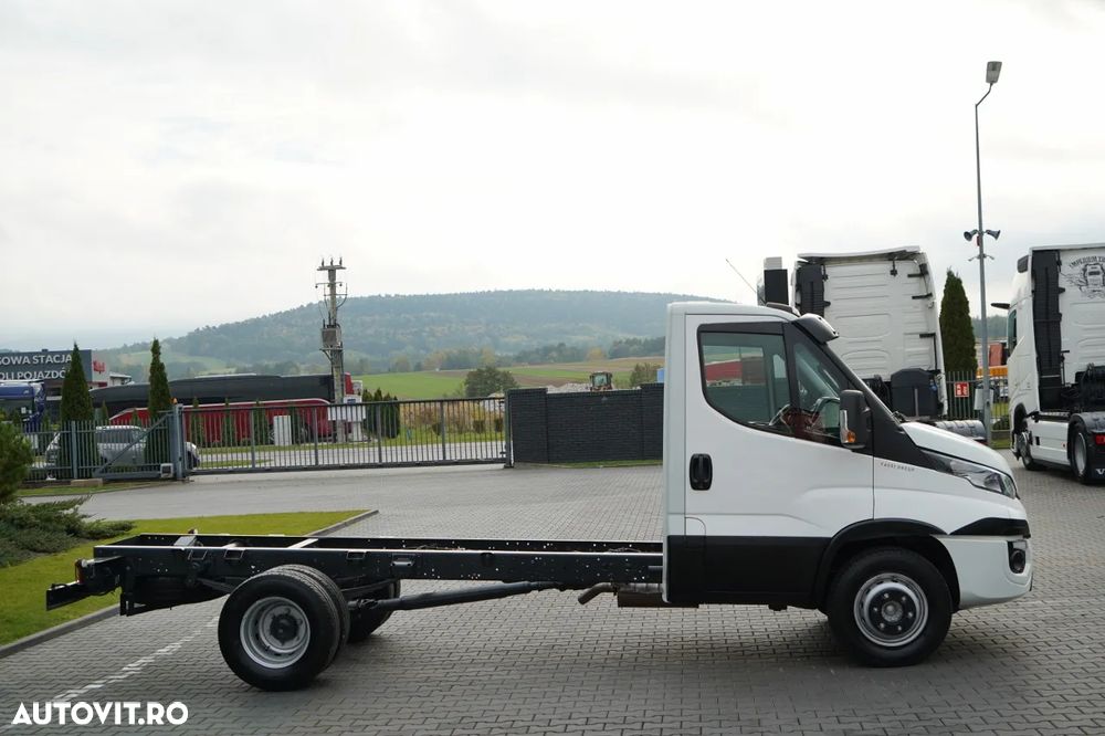 Iveco DAILY 65-170 / ȘASIU CU CABINĂ - 3,8 M / MANUALĂ / ROȚI SPATE DUBLE / 3 LOCURI / TAPIȚERIE DIN PIELE / IMPORTAT / - 10