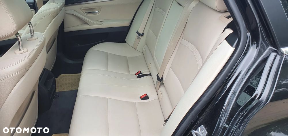 BMW Seria 5 520d xDrive - 7