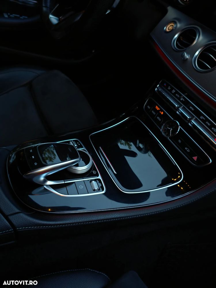 Mercedes-Benz E 220 d 4MATIC Aut. - 29