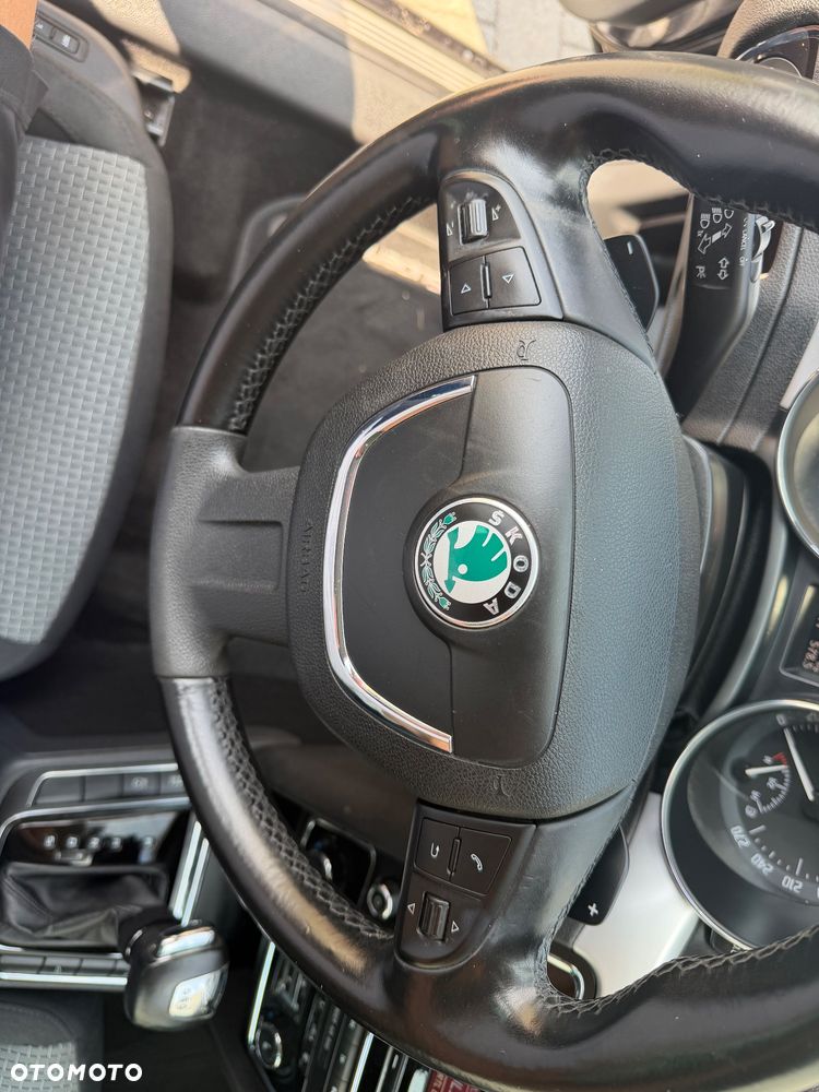 Skoda Superb 1.8 TSI DSG FAMILY - 32