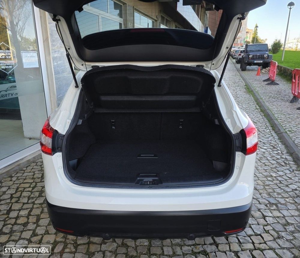 Nissan Qashqai 1.5 dCi N-Connecta 18 - 14