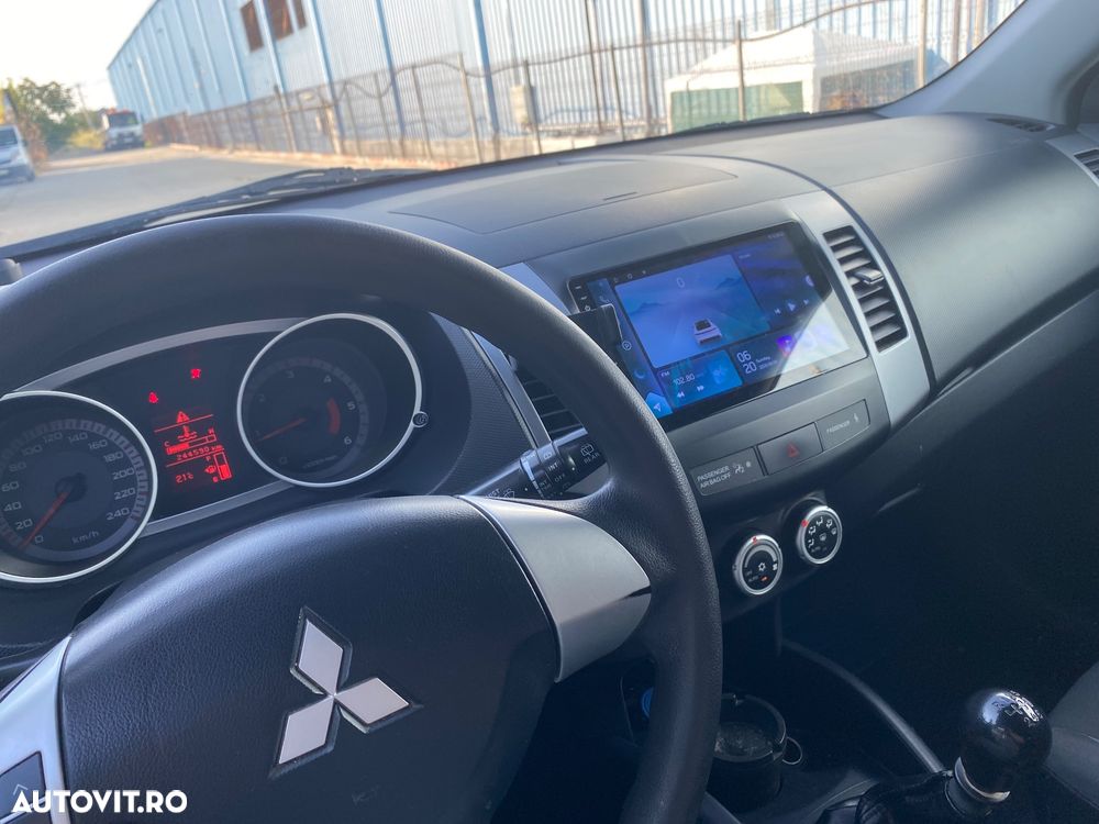 Mitsubishi Outlander - 30