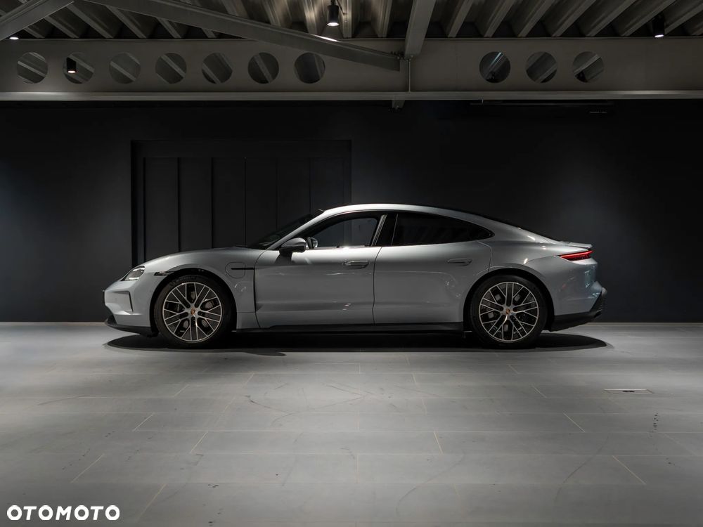 Porsche Taycan 4 - 2