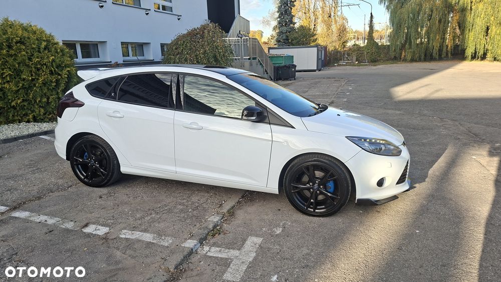 Ford Focus 2012 photo 2