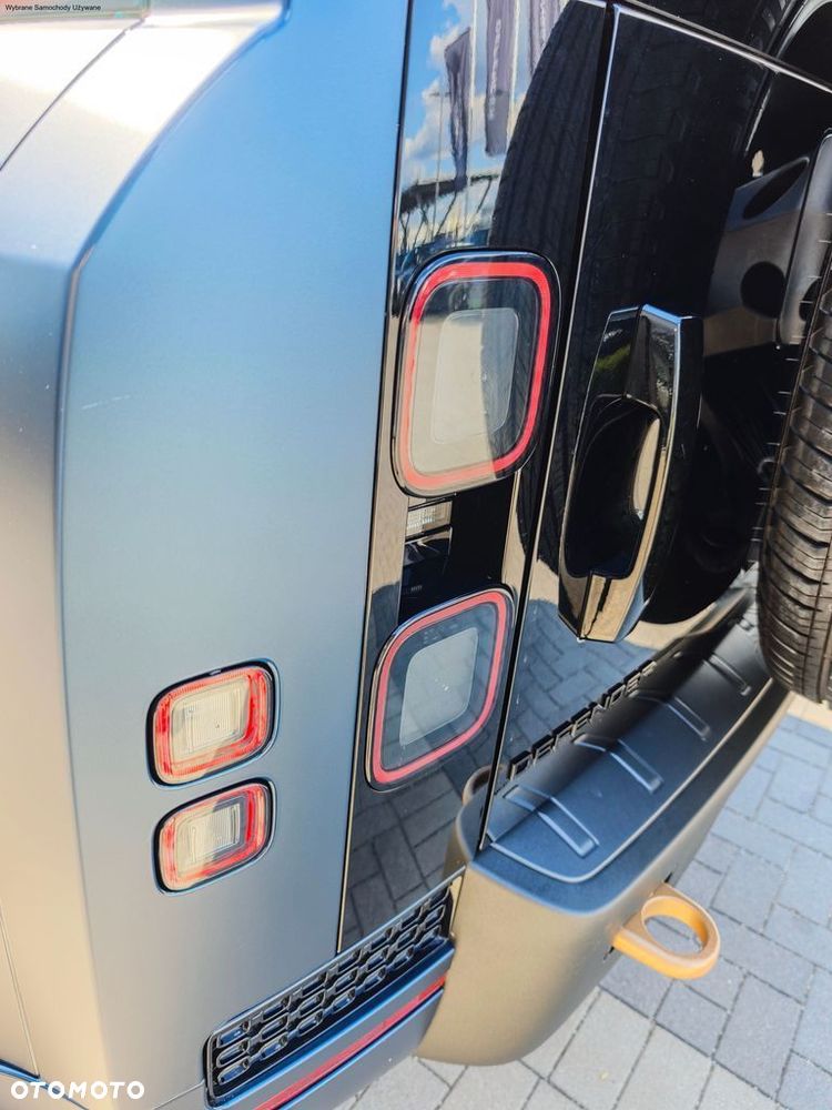 Land Rover Defender - 22