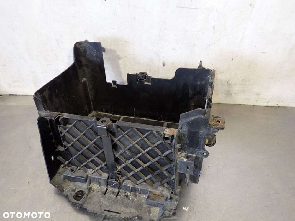 PODSTAWA AKUMULATORA RENAULT GRAND SCENIC III   T06009A180 - 1
