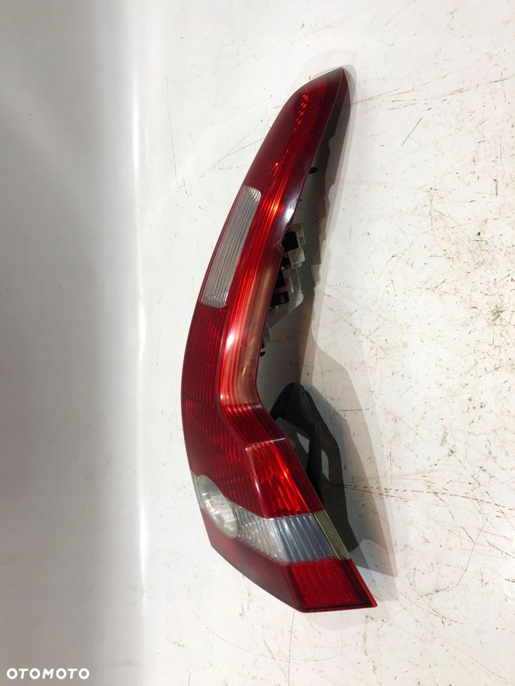 volvo v50 lampa prawy tył tylna kombi - 2
