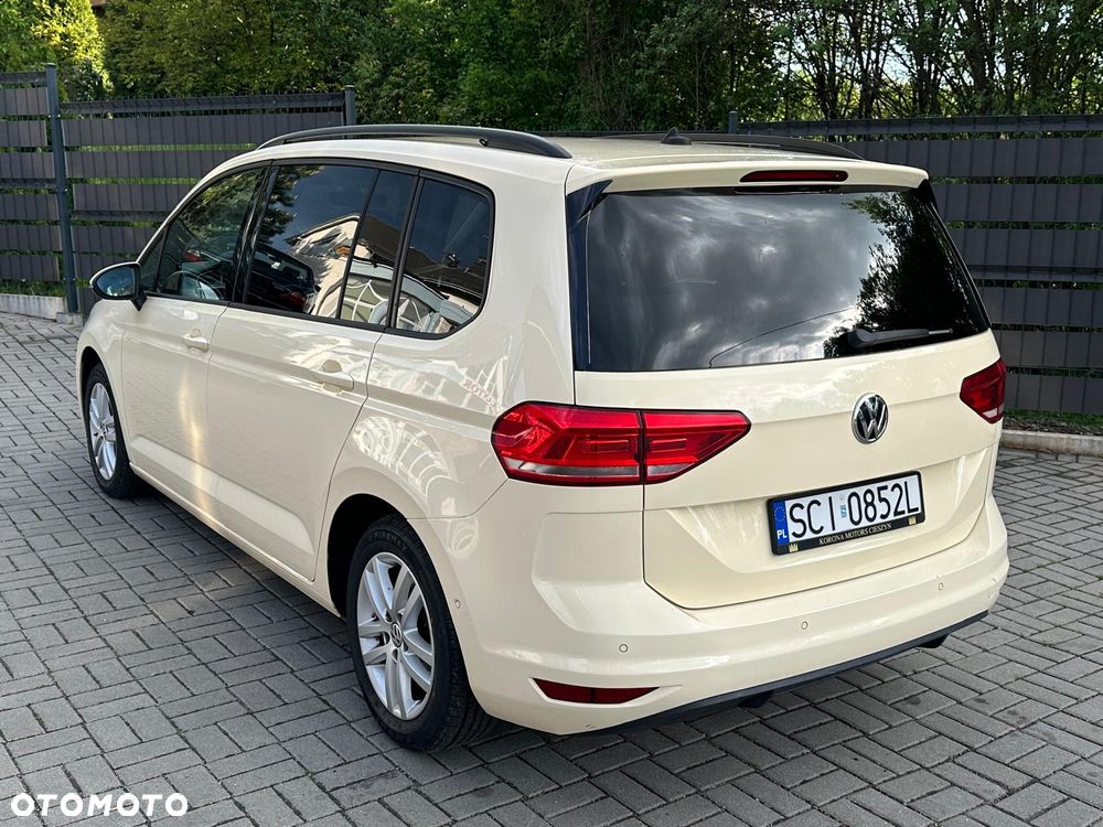 Volkswagen Touran - 14