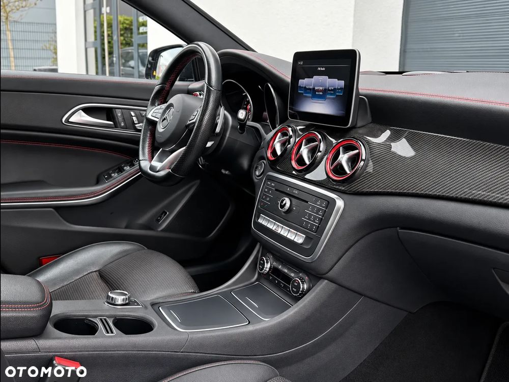 Mercedes-Benz CLA 250 7G-DCT - 10