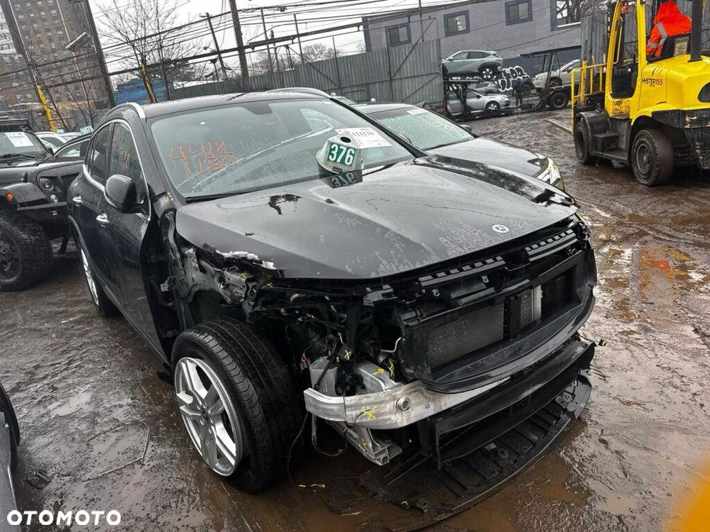 Mercedes-Benz GLA 250 4Matic 7G-DCT Urban - 3