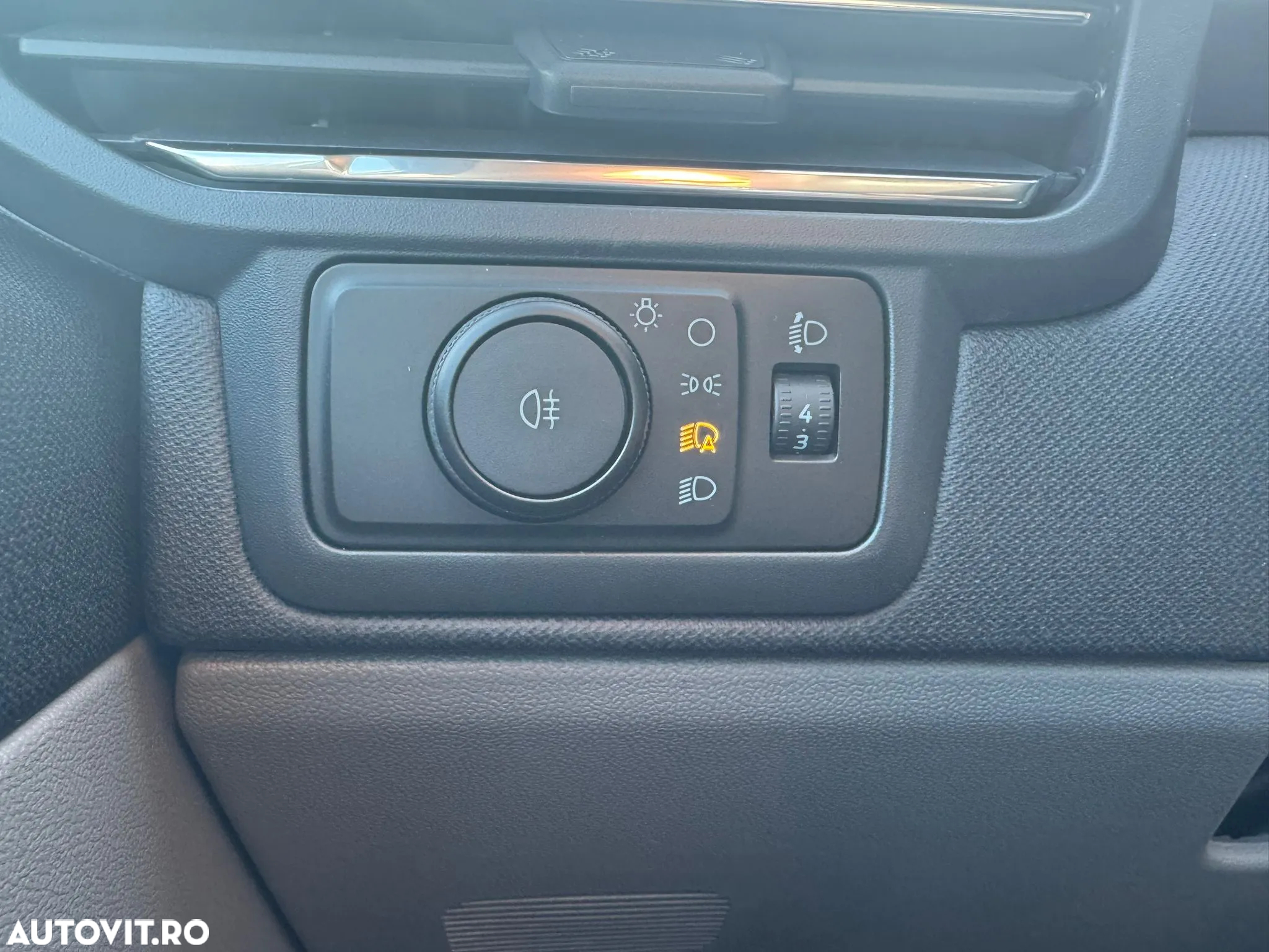 Ford Tourneo Custom Bus 320 2.0 EcoBlue 170 CP L1H1 Titanium Aut. - 5