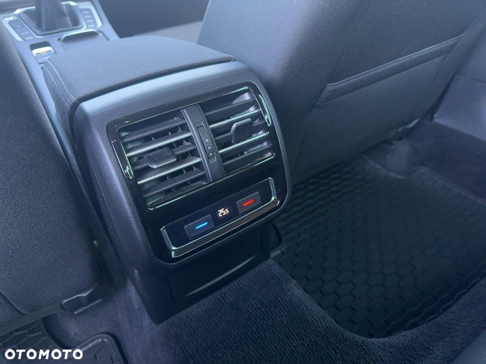 Volkswagen Passat - 29