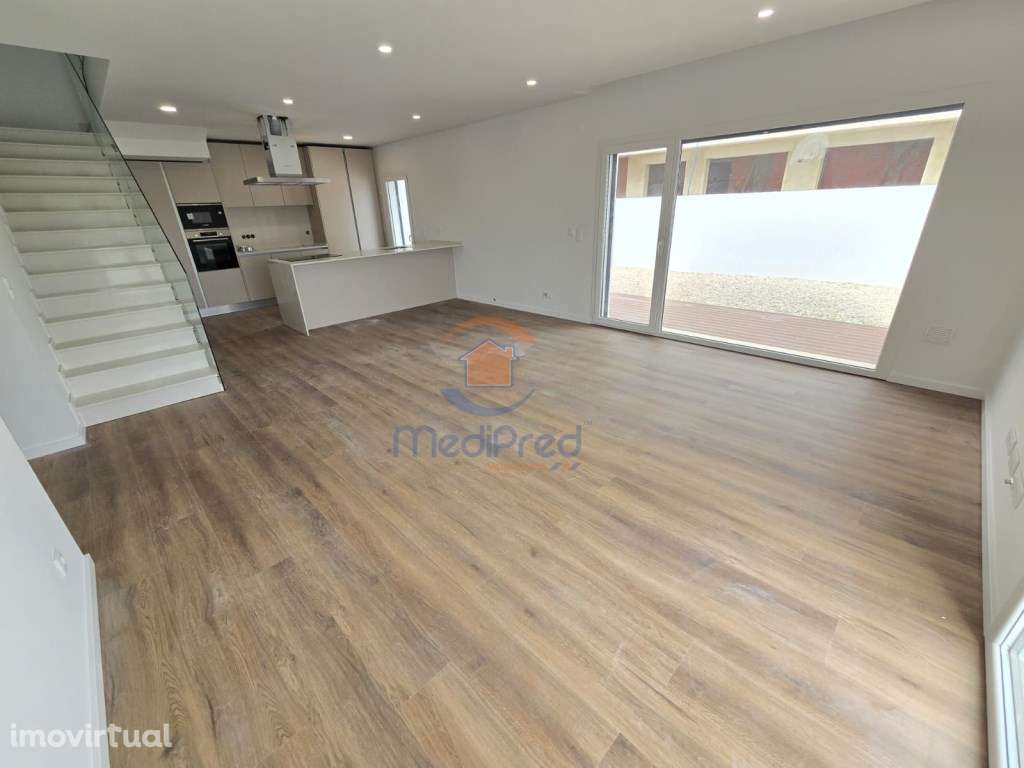 Moradia T4+1 com Piscina | Vale Pequeno, Pontinha - Grande imagem: 4/26